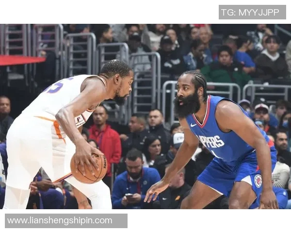 快船迎战太阳三分雨考验球队防守极限的激烈较量 快船迎战太阳三分雨考验球队防守极限的激烈较量